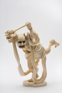 Okimono a forma di demone che tiene un bastone da Japanese School