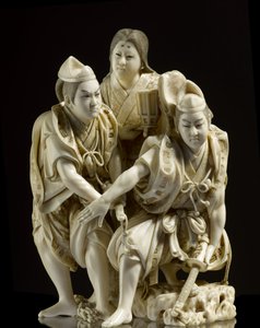 Okimono raffigurante i Fratelli Soga che stanno per uccidere Suketsune guidati alla sua tenda da Tora da Japanese School