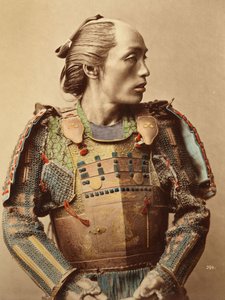 Ritratto di un samurai del Giappone antico armato con armatura completa, 1890 da Japanese School