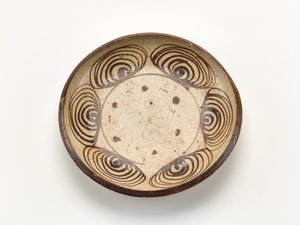 Piatto da portata con design "occhio di cavallo", 1800-1830 da Japanese School