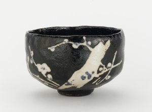 Ciotola da tè con disegno di albero di prugne in fiore, Kyoto, Kyoto-fu, periodo Edo da Japanese School