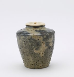 Contenitore per tè con lati sfaccettati, tipo katatsuki, prefettura di Kumamoto, periodo Edo, fine XVIII-XIX secolo da Japanese School