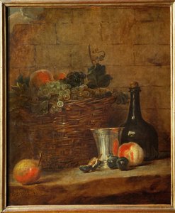 Cesto di frutta con uva, un calice d