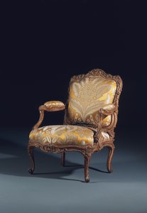 Una delle coppie di fauteuils a la Reine di Luigi XV (legno e tessuto) da Jean (fl.1737 63) Gourdin