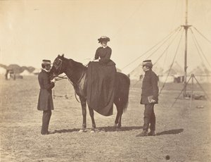 [Lady Canning sul suo Arabo Nero e Lord Clyde, Comandante in Capo], 1858-61 da Jean Baptiste Oscar Mallitte