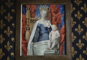 vista del dipinto Madonna circondata da serafini e cherubini nel Castello di Loches, Francia (foto)