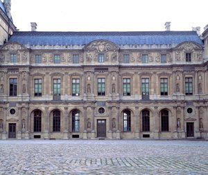 La corte quadrata del Louvre, facciata del Louvre di Enrico II (1546-1551), sculture di Jean Goujon (1510-1567) 1551 Parigi, Museo del Louvre