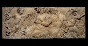 Ninfa e piccolo genio cavalcano un cavallo marino; Ninfa e Tritone circondati da due piccoli geni. Bassorilievo. Scultura in pietra