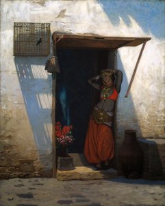 Donna del Cairo sulla soglia di casa