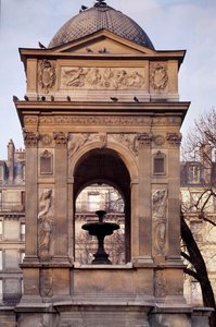 Vista della fontana degli Innocenti. Progettata dagli architetti Jean Goujon, Augustin Pajou e Pierre Lescot. 1546-1549. Place Joachim du Bellay, Parigi da Jean and Lescot Pierre Goujon