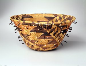 Cesto di Dote o Pubertà delle Ragazze, Pomo, Pinoleville, California da Jenny Hughes