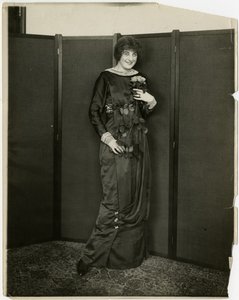 Vestito drappeggiato, Gimbels, c.1905-18 da Jessie Tarbox Beals
