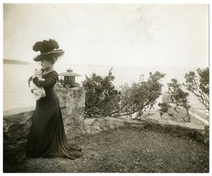 Ella Wheeler Wilcox a Sound Beach, Conn, c.1905-11 da Jessie Tarbox Beals