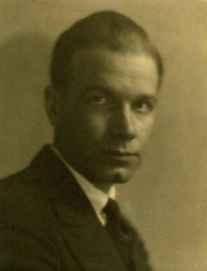 Kenneth Andrews?, c.1905-27