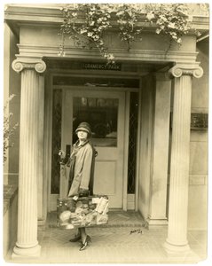 Mabel Herbert Urner, autrice di Helen & Warren pronti per il viaggio in Europa, c.1905-40 da Jessie Tarbox Beals