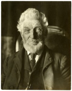 Mr Messenger, uomo delle api, c.1905-09 da Jessie Tarbox Beals