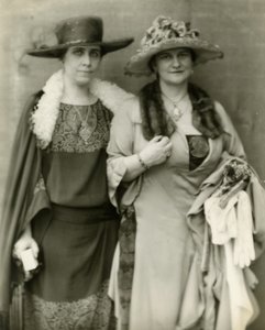 Mrs Coolidge e la sua amica Mrs Frances Parkinson Keyes da Jessie Tarbox Beals