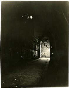 Patchin Place di notte, Greenwich Village, New York, USA, c.1905-20