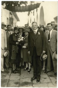 Presidente Hoover - Mrs Hoover con bouquet da Jessie Tarbox Beals