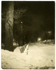 Il Mall di notte, Boston, Mass, USA, c.1902-10 da Jessie Tarbox Beals