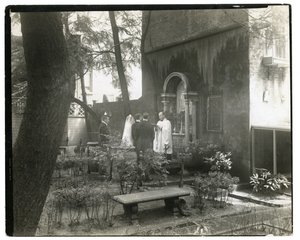 Matrimonio alla Chiesa di San Giovanni, West 11 St, c.1938-39 da Jessie Tarbox Beals