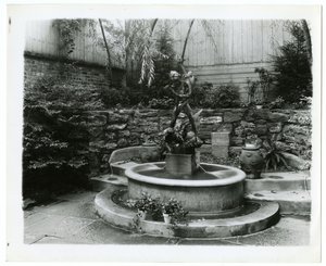 fontana del giardino, c.1905-40 da Jessie Tarbox Beals