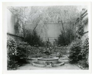 Fontana del giardino, c.1905-40 da Jessie Tarbox Beals