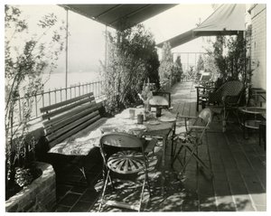 patio con vista sul fiume, c.1936-37