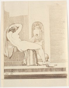 Nuda donna con drappo vista da dietro, davanti a una fontana