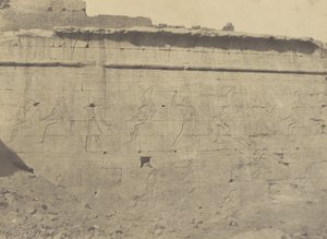 Edfou, Sculture e Iscrizioni della Facciata Orientale del Muro di Recinzione da John Beasly Greene