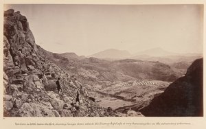 Vista da poco sotto il Forte, mostrando Sunga da cui il nemico manteneva un fuoco molto fastidioso sulle colonne avanzanti, 1878 da John Burke