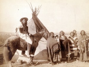 Donne indiane Lakota al tepee, 1891