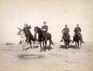 Osservando il campo indiano ostile, 1891 da John C. H. Grabill