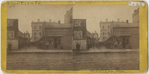 Vista del negozio di periodici di John R. Walsh su Madison Street, Chicago con l