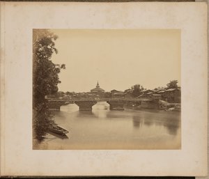 Un ponte a Srinaggar sul Jhelum