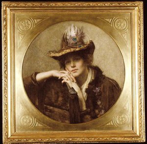 Donna con cappello di piume di pavone