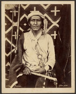 Uno sciamano navajo da John K. Hillers