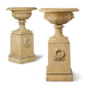 Coppia di urne e piedistalli da John Marriott Blashfield