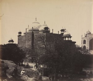 Taj Mahal, vista posteriore della casa di riposo, con figura, c. 1858-1862