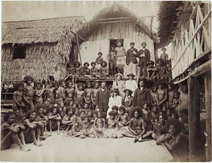 Casa della Missione Parimata, Aroma, Nuova Guinea, 1885 da John W. Lindt