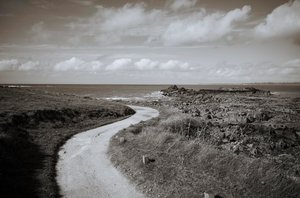 Locquirec in Bretagna e La Roche Tombee, caduta di massi, 2022 (foto) da Jon Nicholson