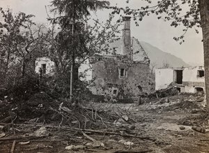 Album "Meine weltkriegs - Erinnerungen South-West Front (Carinzia, Italia, Trentino-Alto Adige) 31/03/1915-12/11/1918 - Josef Zohles Wien": macerie a Bovec da Josef Zohles