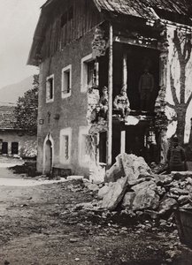 Album "Meine weltkriegs - Erinnerungen South-West Front (Carinzia, Italia, Trentino-Alto Adige) 31/03/1915-12/11/1918 - Josef Zohles Wien": macerie a Valbruna da Josef Zohles