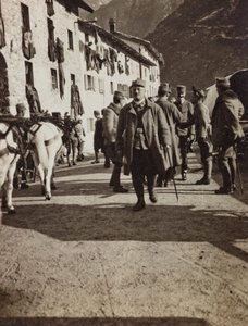 Album "Meine weltkriegs - Erinnerungen South-West Front (Carinzia, Italia, Trentino-Alto Adige) 31/03/1915-12/11/1918 - Josef Zohles Wien": soldati a Chiusaforte da Josef Zohles