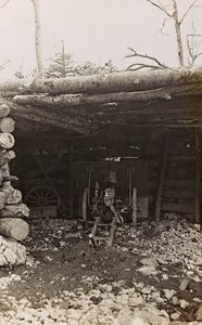 Baracca con cannone da Josef Zohles