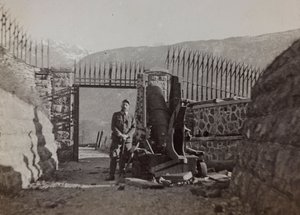 Album "Meine weltkriegs - Erinnerungen South-West Front (Carinzia, Italia, Trentino-Alto Adige) 31/03/1915-12/11/1918 - Josef Zohles Wien": soldato dentro una fortezza da Josef Zohles