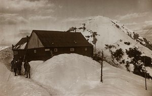 Album "Meine weltkriegs - Erinnerungen South-West Front (Carinzia, Italia, Trentino-Alto Adige) 31/03/1915-12/11/1918 - Josef Zohles Wien": caserma militare da Josef Zohles