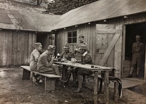 Album "Meine weltkriegs - Erinnerungen South-West Front (Carinzia, Italia, Trentino-Alto Adige) 31/03/1915-12/11/1918 - Josef Zohles Wien": soldati durante una pausa da Josef Zohles