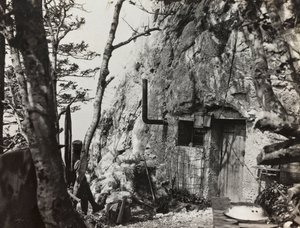 Album "Meine weltkriegs - Erinnerungen Front Sud-Ovest (Carinzia, Italia, Trentino-Alto Adige) 31/03/1915-12/11/1918 - Josef Zohles Wien": rifugio di guerra da Josef Zohles