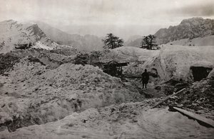 Album "Meine weltkriegs - Erinnerungen Front Sud-Ovest (Carinzia, Italia, Trentino-Alto Adige) 31/03/1915-12/11/1918 - Josef Zohles Wien": trincee nella neve delle Alpi Carniche da Josef Zohles
